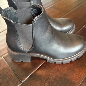 Steve Madden Howler Black Chelsea Lug Ankle Boots